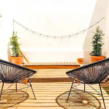 Vakantiehuis Beautiful Duplex With Garden In Belem *